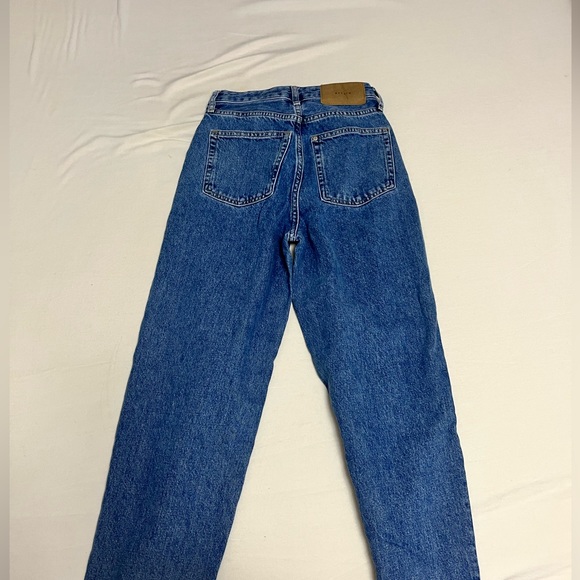 H&M Loose Ultra High Rise Mom Jeans, Size 0 - Picture 4 of 4